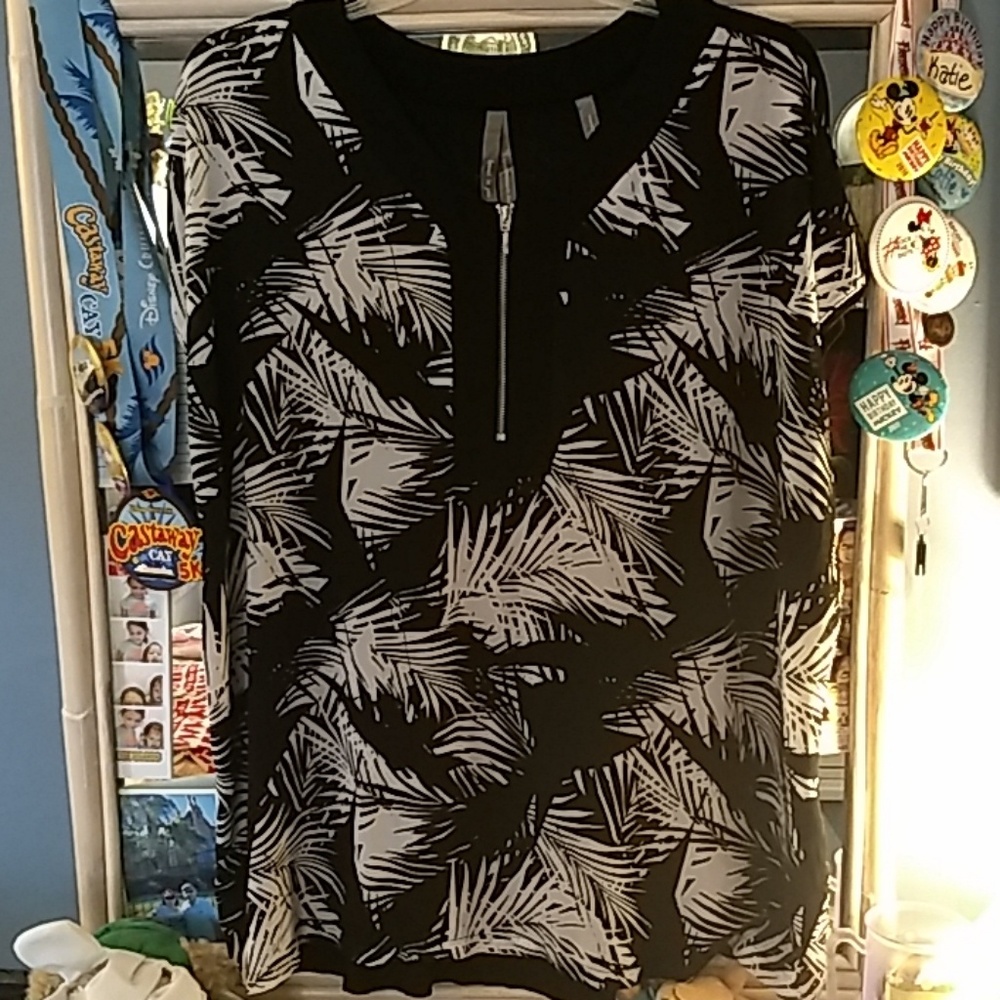 Cute Black & White Patterned Top sz2X
